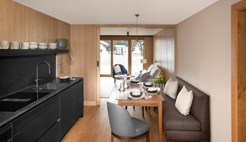 Dapur atau dapur kecil di Hotel Schranz - Ski In & Ski Out