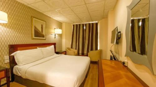 Letto o letti in una camera di Regal Peninsula Hotel Formerly New Peninsula Hotel Ghubaiba Bus Station Bur Dubai