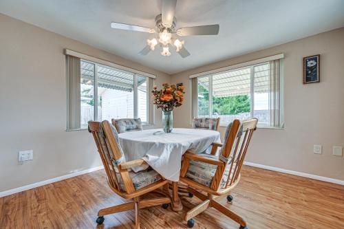 Gambar di galeri bagi Stylish Port Richey Home about 8 Mi to Beach Park! di Port Richey
