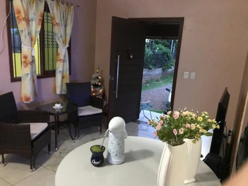 a living room with a vase of flowers on a table at Pousada da Lua in Rolante