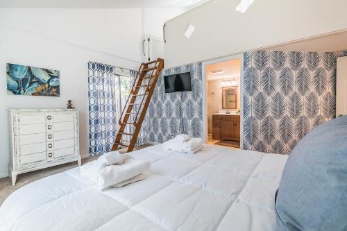 Katil atau katil-katil dalam bilik di New! - Fripp Island home! Sleeps 10