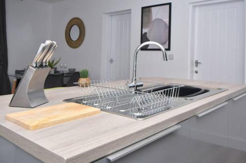 Dapur atau dapur kecil di Lyndale Lofts - By Sigma Stays