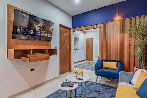 a living room with a blue couch and a blue chair at LOFT El Azul en Centro Historico con Cama King in Durango