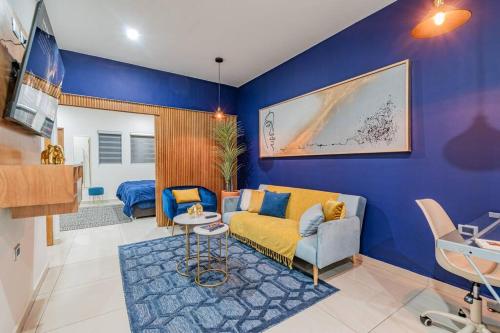 a living room with a couch and a blue wall at LOFT El Azul en Centro Historico con Cama King in Durango