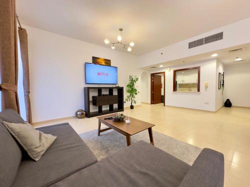 Fotografie z fotogalerie ubytování Dar Vacation - Great Spacious 2BR Apartment in Jumeirah Beach Residence v Dubaji