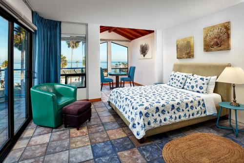 a bedroom with a bed and a table and chairs at Seaport Village Inn, Avalon in Avalon