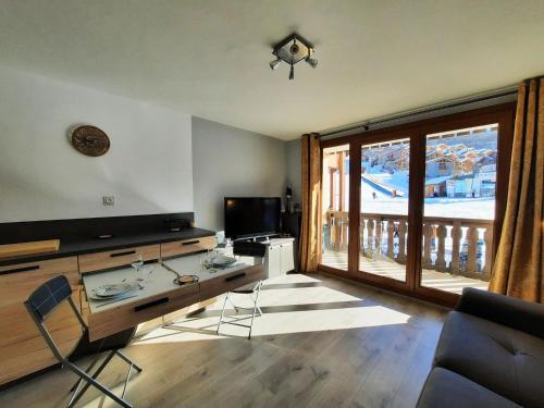 Appartement 2 pièces 4 pers au pied des pistes avec balcon exposé Sud-Est, parking, casier à skis - FR-1-452-363