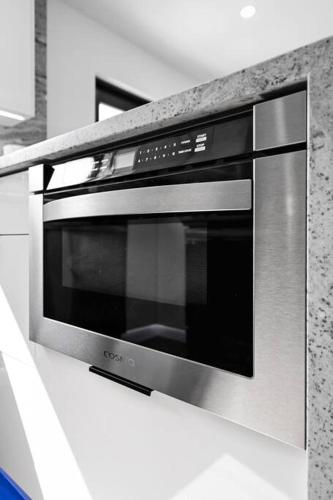 a microwave oven sitting on top of a kitchen counter at Casa De Miller in Tamiami