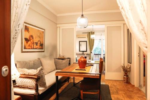 “Contessina Athens Suite #731”