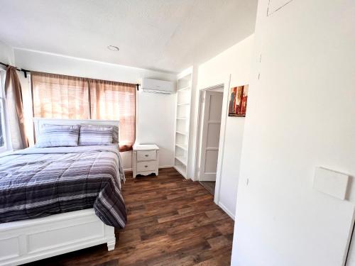 Een bed of bedden in een kamer bij House, close to Disneyland, beaches, John Wayne