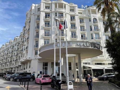 Plage luxe collé à l’hôtel Martinez