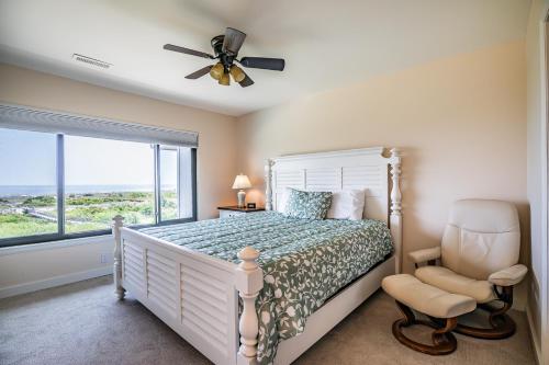 Voodi või voodid majutusasutuse Newly Listed - Oceanfront Condo on Harbor Island toas