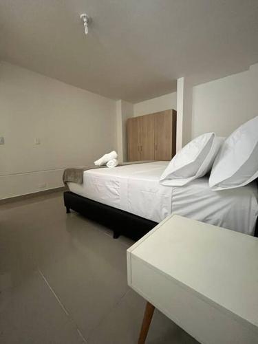 Postel nebo postele na pokoji v ubytování Traditional Roomy House