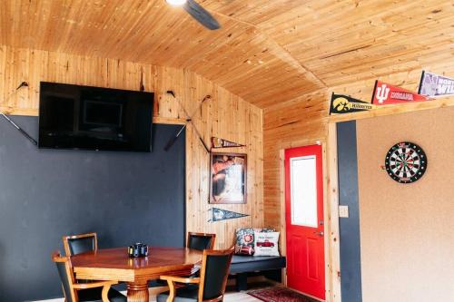 TV a/nebo společenská místnost v ubytování Oak View Game Room & Hiking Trails at Hidden Creek