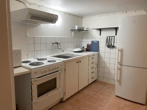 a small kitchen with a stove and a refrigerator at Villa Room in Malmö