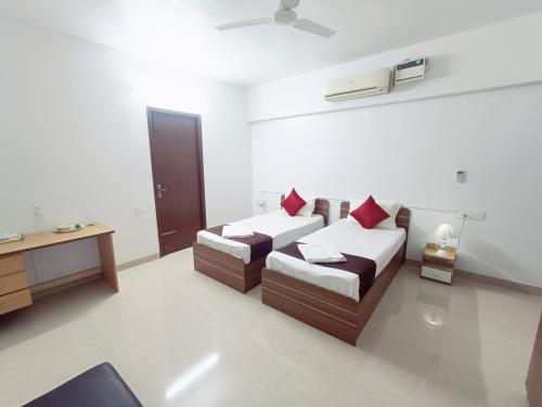 Ένα ή περισσότερα κρεβάτια σε δωμάτιο στο Ramya Residency Porur
