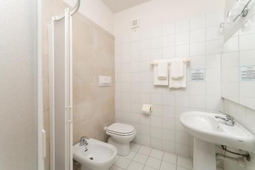Ένα μπάνιο στο Hotel Delfino