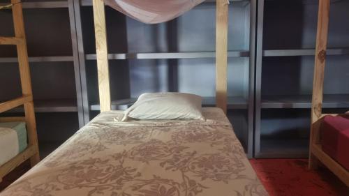 a bed in a room with two bunk beds at Il Triangolo Hostel in Las Galeras