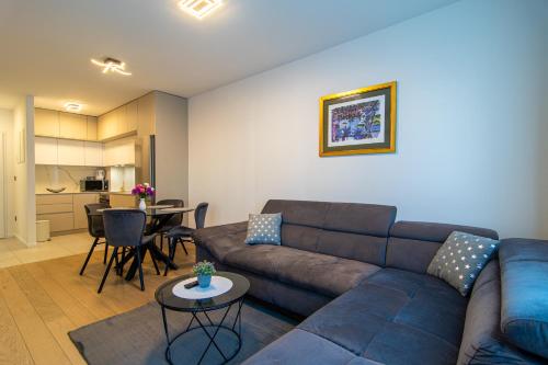 Flexible SelfCheckIns 63 - Zagreb - Loggia - Brand New