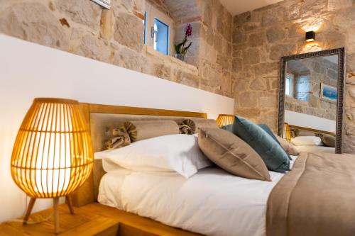 Kamarin Luxury Studio Apartment