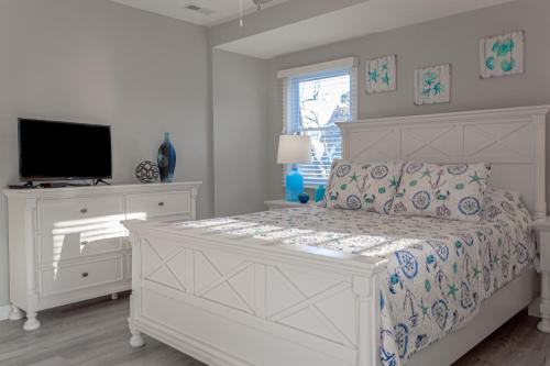 Katil atau katil-katil dalam bilik di PRIVATE BEACH - Ocean Front on Coffin Point