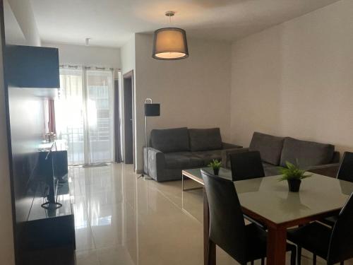 Un lugar para sentarse en Great location accommodation