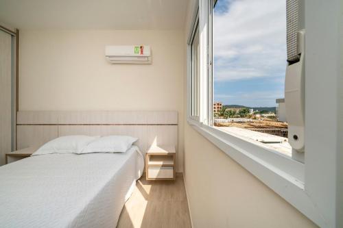 เตียงในห้องที่ Aluguel Apartamento 2 quartos - Bombas