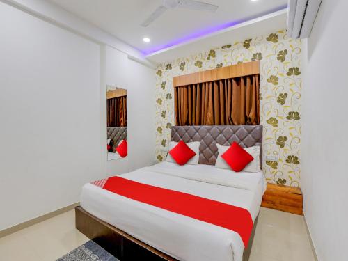 Gallery image of Hotel O MD GRAND AC Rooms in Vadodara