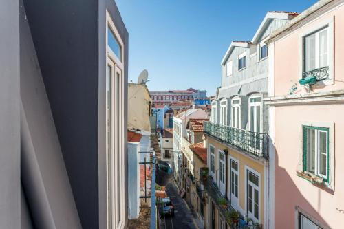 16 2 - Lisbon City Balcony