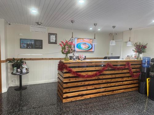 a bar in a room with a counter with flowers at ibis Styles Orange in Orange
