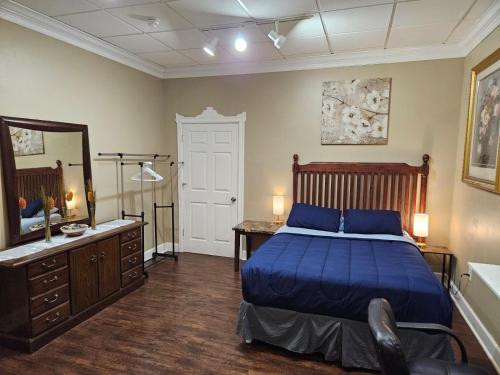 a bedroom with a bed and a dresser and a mirror at Saratoga Family Spa in Ballston Spa