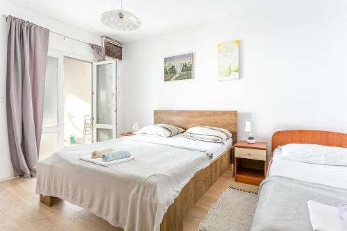 Posteľ alebo postele v izbe v ubytovaní Apartments by the sea Drasnice, Makarska - 14129