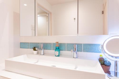 A bathroom at Crystal Villa ikema