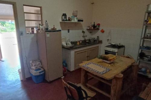 Kitchen o kitchenette sa Casa cânions Furnas