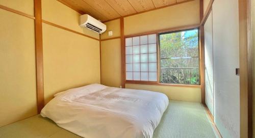 Ένα ή περισσότερα κρεβάτια σε δωμάτιο στο Miyabi-Minami Atami - Vacation STAY 98795v