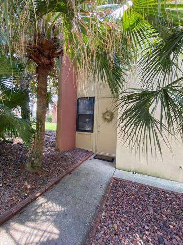 Zahrada ubytování Gulf Breeze Condo w Pool Access!