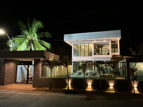 a house with a palm tree in front of it at night at Mansión Casa Bali in San Andrés