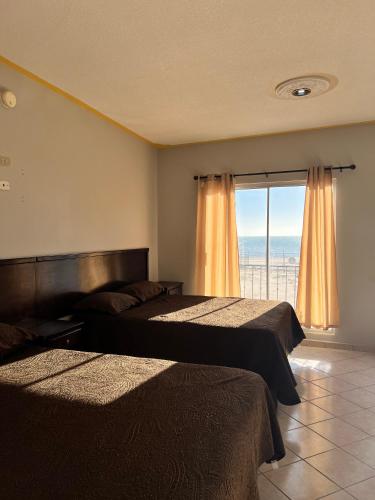 Giường trong phòng chung tại Hotel Los pinos Inn