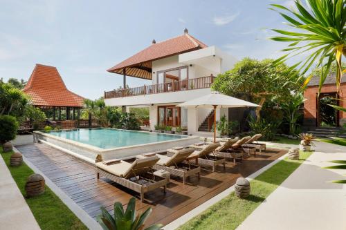 Bazén v ubytování The Bija Villas by Nakula nebo v jeho okolí