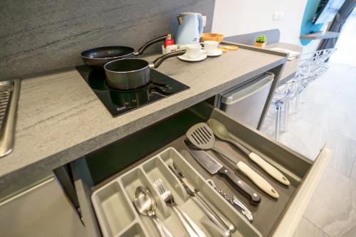 Una cocina o zona de cocina en HOMA Phuket Town