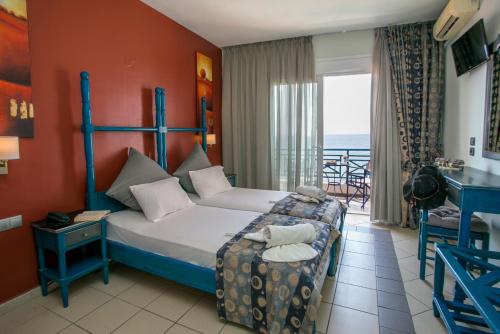 Un pat sau paturi într-o cameră la Thalassies