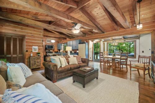 Sunset Cabin - On Beaver Lake - Cozy Cabin