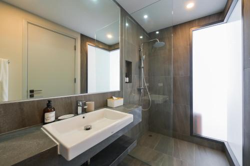 Un baño de HOMA Phuket Town