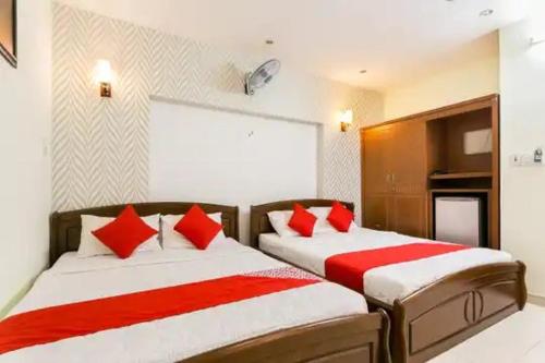 Gulta vai gultas numurā naktsmītnē Hoàng Yến Nhi Hotel - 36 Đ. Số 51, Gò Vấp - by Bay Luxury