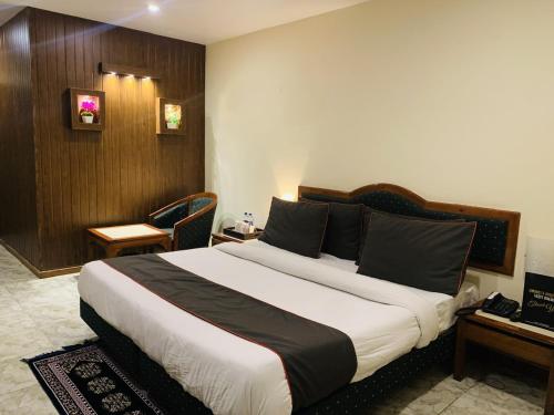 a bedroom with a large bed in a hotel room at HOTEL ROYAL PRESIDENCY INN in Lucknow