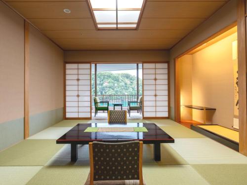 熊野別邸 中の島にあるシーティングエリア