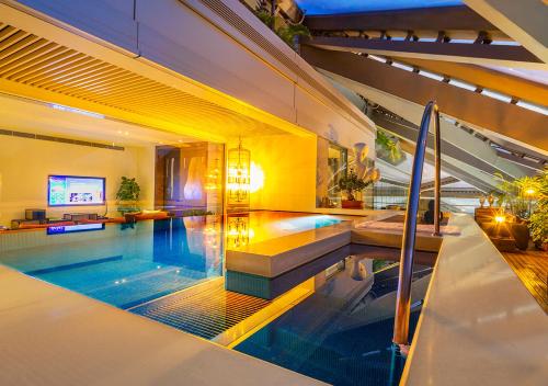 Kolam renang di atau dekat dengan Hotel Éclat Beijing