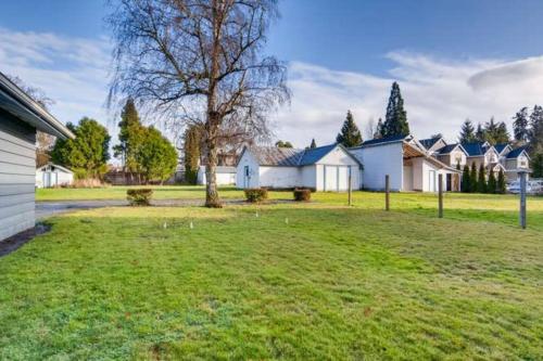 a group of houses in a yard with a grass field at Beautiful 2 Bedroom Unit w/ FAST FREE WIFI in Beaverton