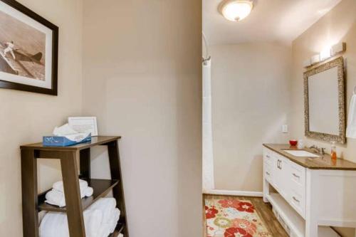 Fotografie z fotogalerie ubytování Beautiful 2 Bedroom Unit w/ FAST FREE WIFI v destinaci Beaverton
