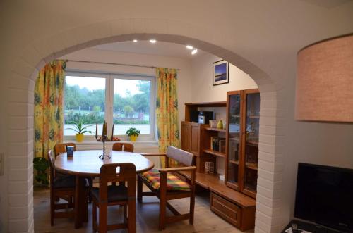 a dining room with a table and a window at Alte Bäckerei in Rehhorst